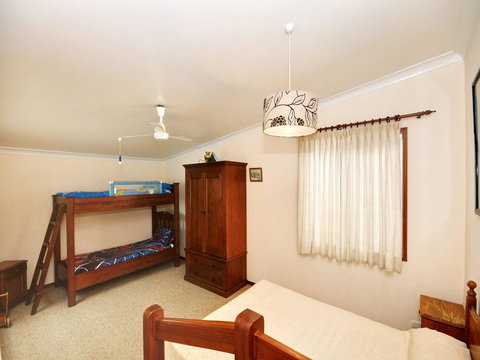 The Lakes Cottage - New Castle Holiday 3