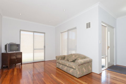 The Lane, Doubleview - New Castle Holiday 1