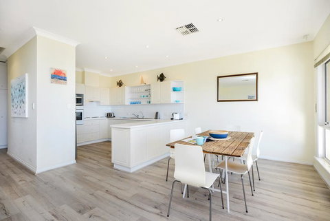 The Leafy Dragon - New Castle Holiday 3