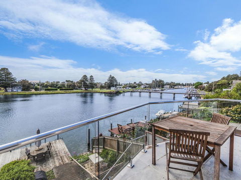The Moorings - New Castle Holiday 3