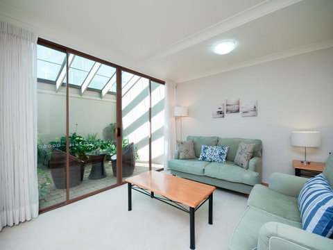 The Moorings, 5/4 Cromarty Road - New Castle Holiday 2