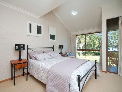 The Moorings, 5/4 Cromarty Road - New Castle Holiday 3