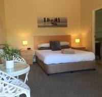 The Nosh  Nod - Howick Street - New Castle Holiday