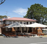 The Oaks Hotel - New Castle Holiday