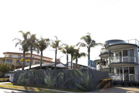 The Palms Apartments - New Castle Holiday 3