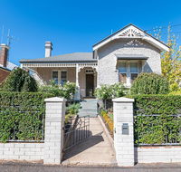 The Pearl on Prince  Stylish Cottage CBD Wifi - New Castle Holiday