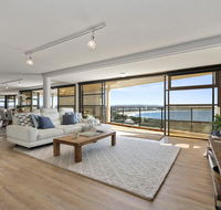 The Penthouse  Point Cartwright - INSTANT HOTEL WINNER 2019 - New Castle Holiday