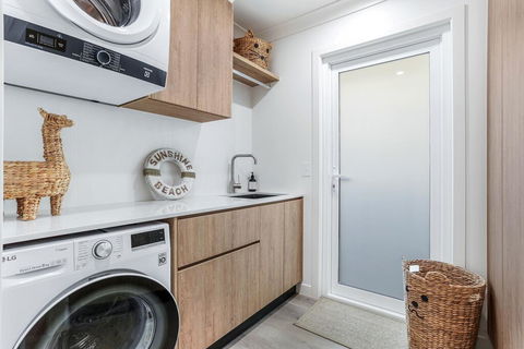 The Perfect Pet Friendly Escape, Sunshine Beach - New Castle Holiday 3