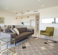 The Princess Bride - Executive 3BR Bulimba Apartment with Balcony in Central Location - New Castle Holiday