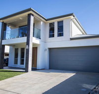 The Races Complex - New Castle Holiday