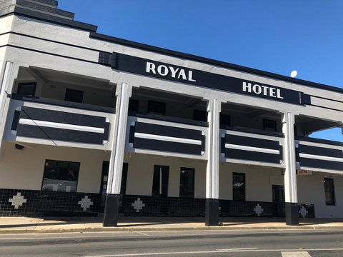 The Royal Hotel, Drouin - New Castle Holiday 1