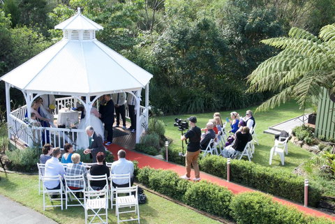 The Sanctuary At Springbrook - New Castle Holiday 1