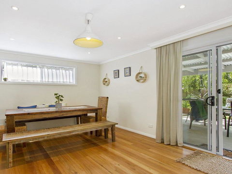 The Shabby Shell - Fresh And Inviting - New Castle Holiday 1