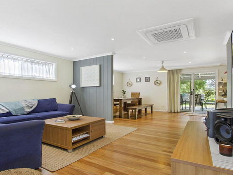 The Shabby Shell - Fresh And Inviting - New Castle Holiday 3