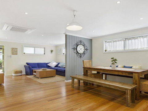 The Shabby Shell - Fresh And Inviting - New Castle Holiday 2