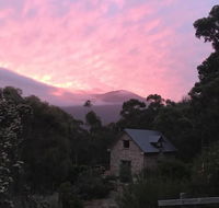 The Stone Cottage with tennis court - New Castle Holiday