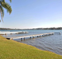 The Studio on the Lake  Fishing Point Lake Macquarie - honestly put the line in and catch fish - New Castle Holiday