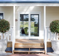 The Summer House Retreat - New Castle Holiday