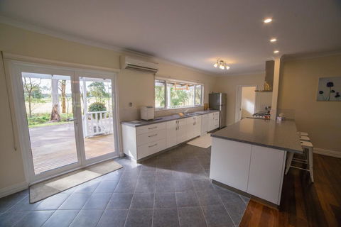 The Summer House Retreat - New Castle Holiday 2