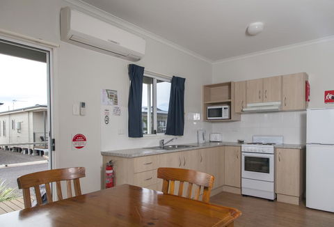 The Sundowner Cabin & Tourist Park - New Castle Holiday 1