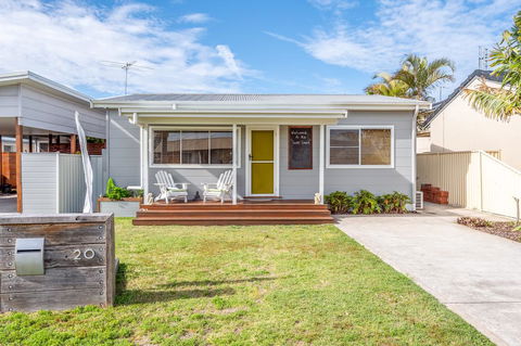 The Surf Shack - New Castle Holiday 0