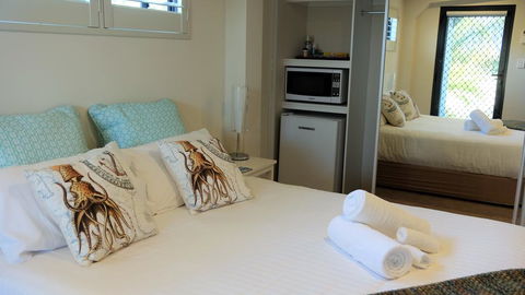 THE TIN SHED Couples Accommodation At Bay Of Fires - New Castle Holiday 3