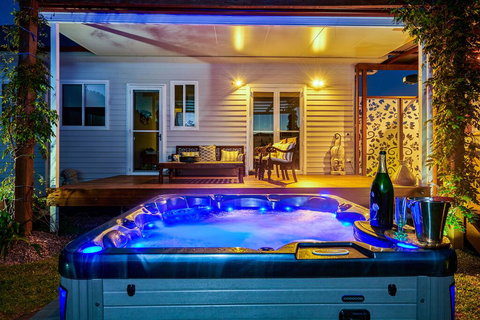 The Vale - New Castle Holiday 1