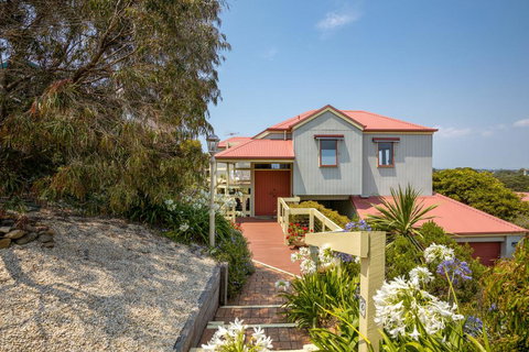 The Views: Entertainers' Deck And Bay Views - New Castle Holiday 2