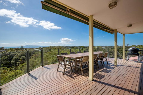 The Views: Entertainers' Deck And Bay Views - New Castle Holiday 0