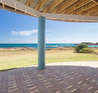 The Whale Watcher' 1/6 Birubi Lane - waterfront unit with stunning views level access - New Castle Holiday