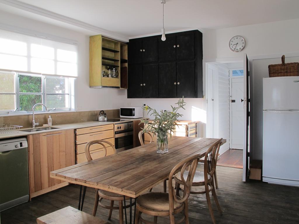 Raglan VIC New Castle Holiday