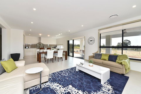 TheHorizon7 - New Castle Holiday 0