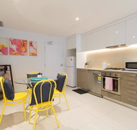 Ther-Rich Apartment - New Castle Holiday