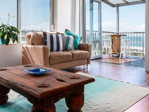 Three Bays Coolum - New Castle Holiday 0