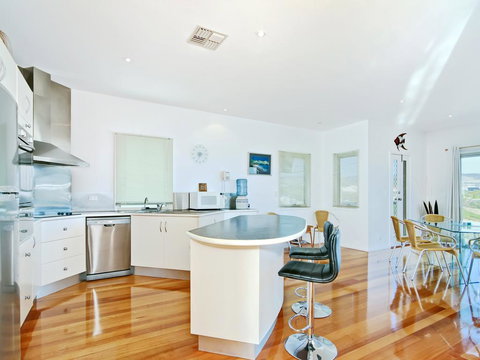 Through The Looking Glass - New Castle Holiday 2