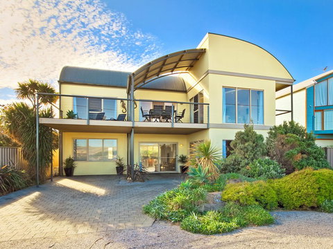 Through The Looking Glass - New Castle Holiday 1