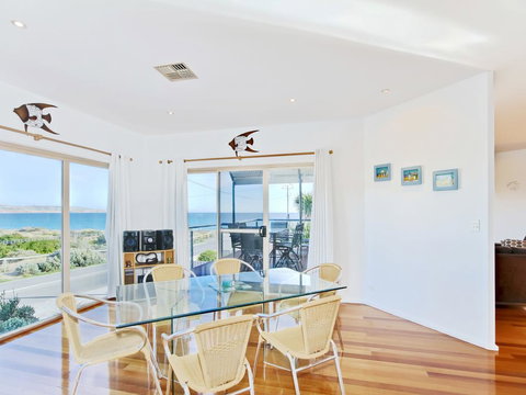 Through The Looking Glass - New Castle Holiday 3