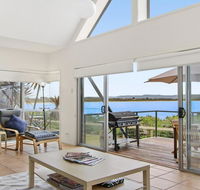 Tilbury Breeze - ocean views comfort and style - New Castle Holiday