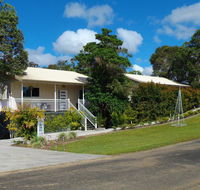 Tinaroo Sunset Retreat - New Castle Holiday