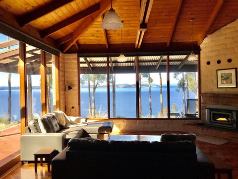 Tinderbox Cliff House - New Castle Holiday 1