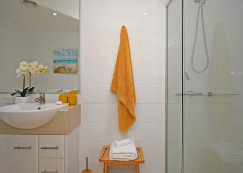 Tingeera Luxury Beachfront Apartments - New Castle Holiday 2