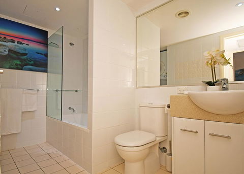 Tingeera Luxury Beachfront Apartments - New Castle Holiday 3