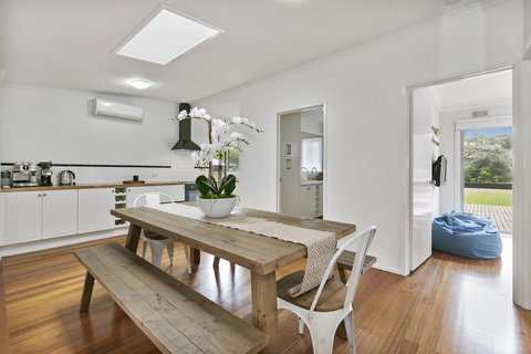 To The Beach - New Castle Holiday 1