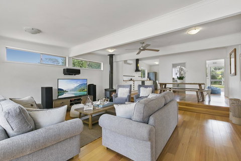 To The Beach - New Castle Holiday 0