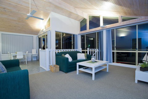 Tomaree 18 - Baybreeze - Shoal Bay - New Castle Holiday 1