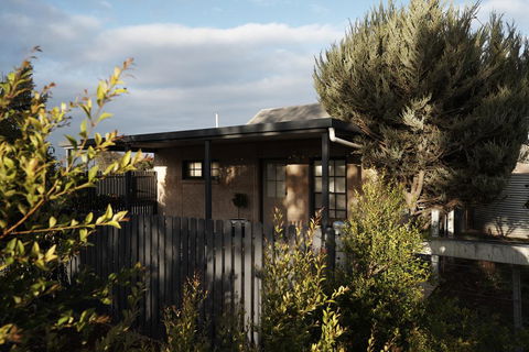 Tomfoolery Winemaker's Cottage Barossa Valley - New Castle Holiday 1
