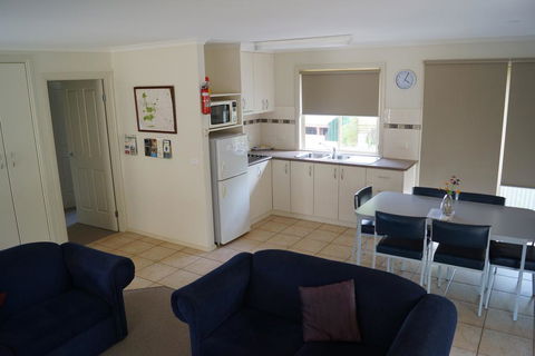 Tooleybuc River Retreat Villas - New Castle Holiday 1