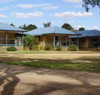 Tooleybuc River Retreat Villas - New Castle Holiday