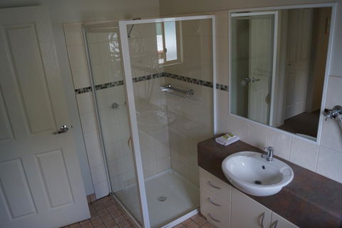 Tooleybuc River Retreat Villas - New Castle Holiday 3