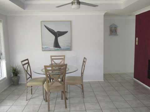 Torquay Beach Holiday House - New Castle Holiday 1